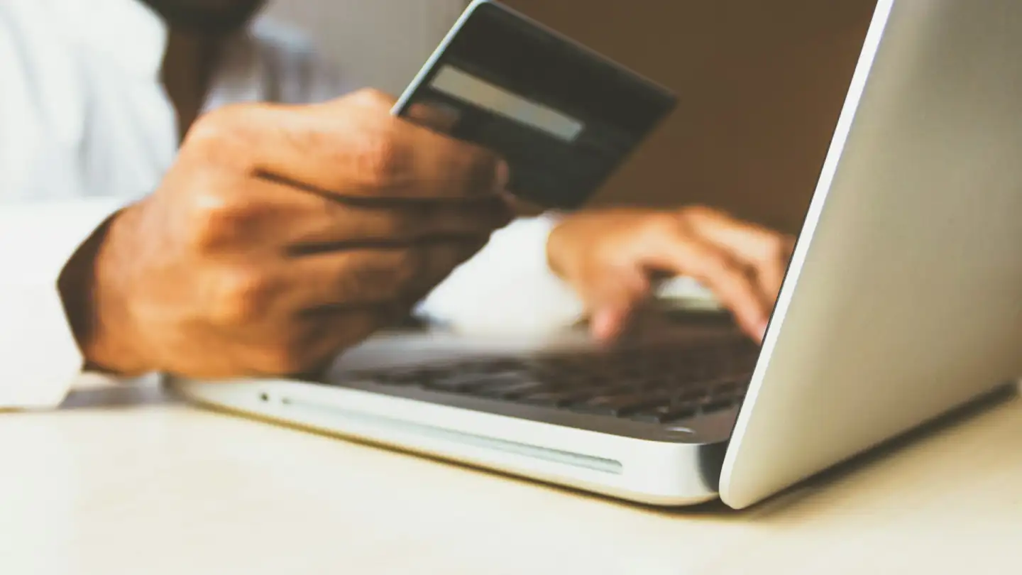 Réserver un séjour pas cher ne devrait jamais coûter l'accès à votre compte bancaire