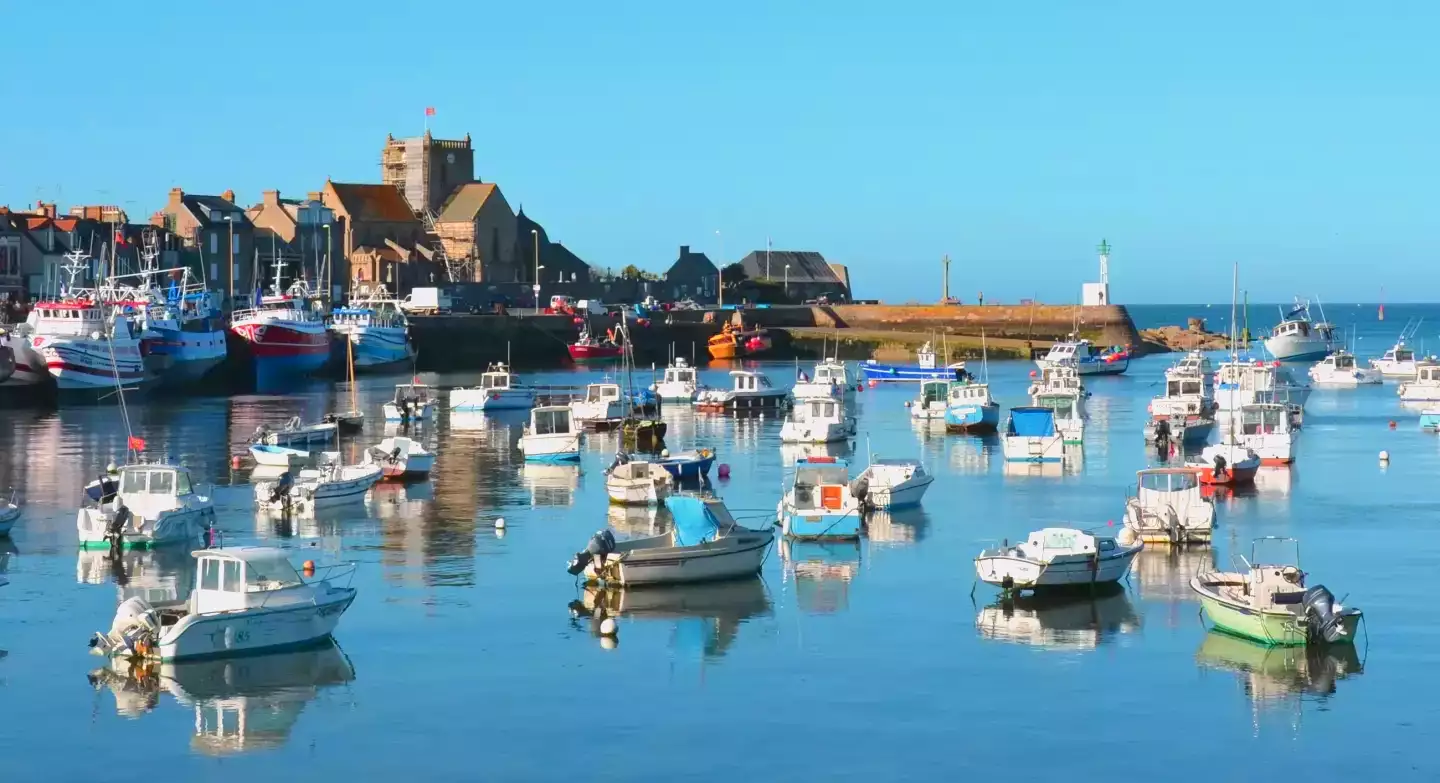 Ce port normand plein de charme est le refuge idéal pour fuir la foule cet été
