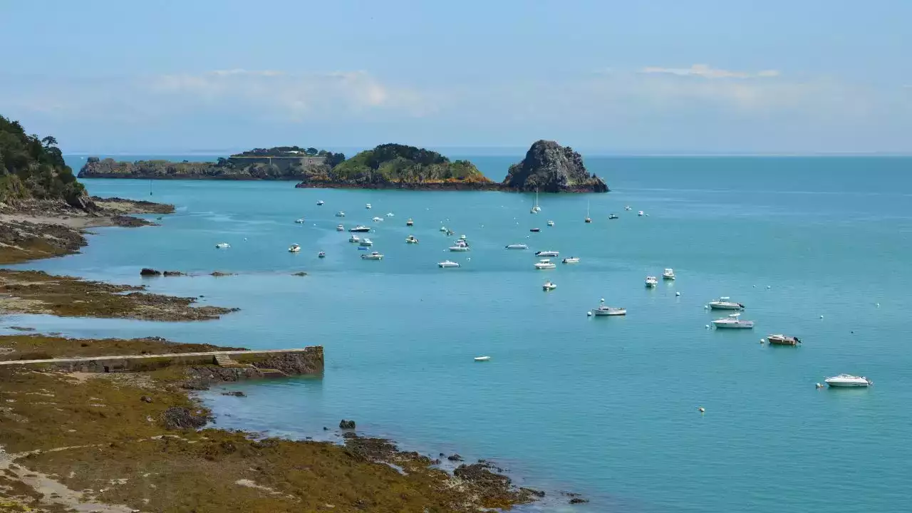 Vivre une traversée en bateau vers les îles bretonnes : escapade maritime inoubliable