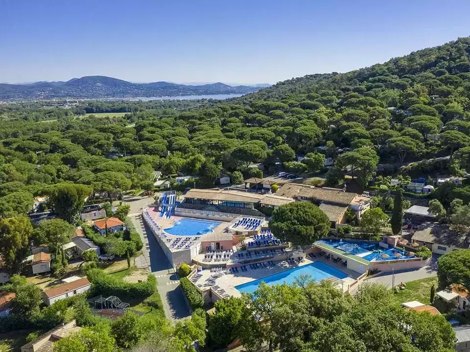 Séjour en camping en bord de mer dans le Var : le guide complet