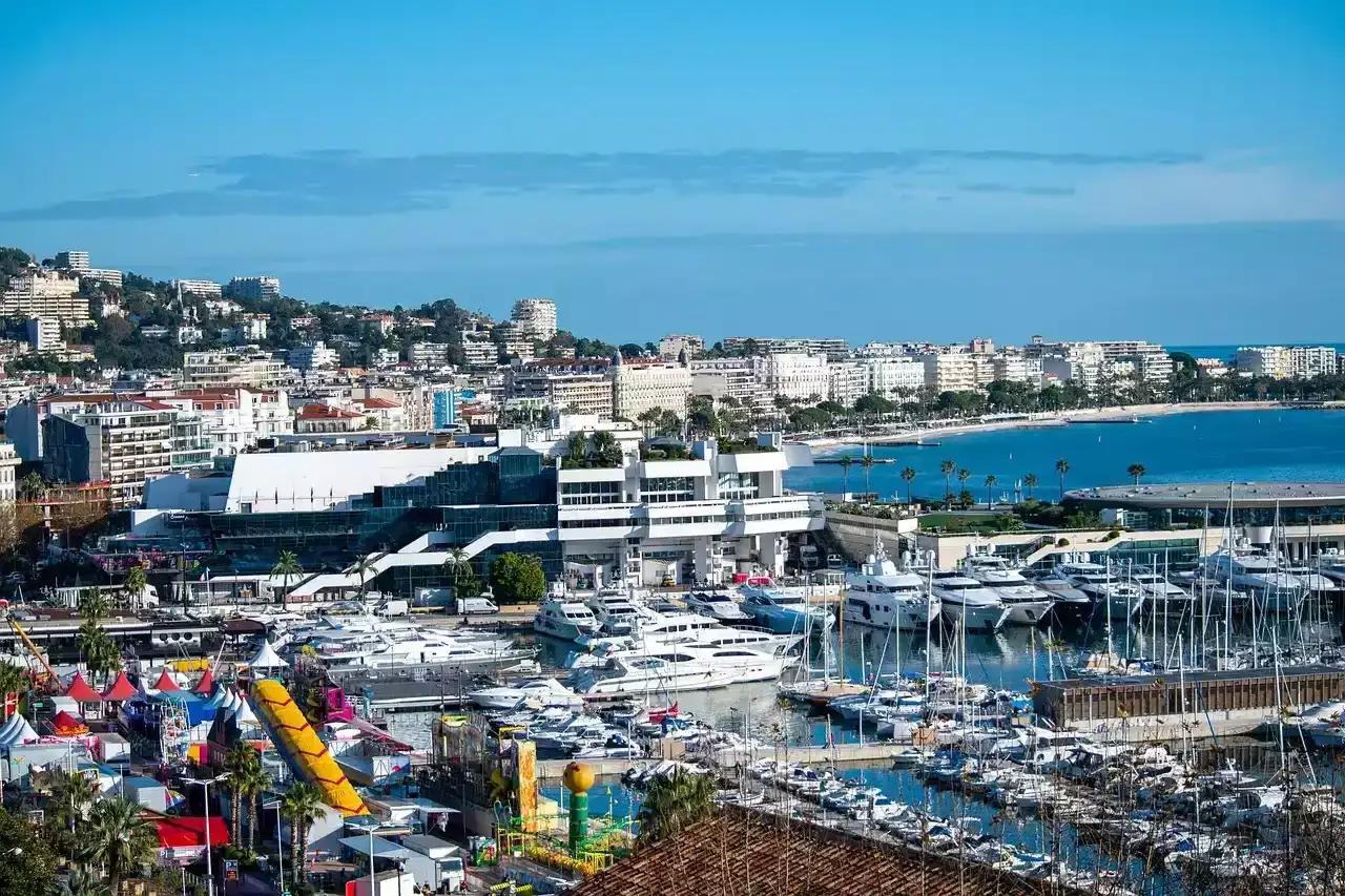 Pourquoi séjourner dans un hôtel à Cannes centre est un choix stratégique