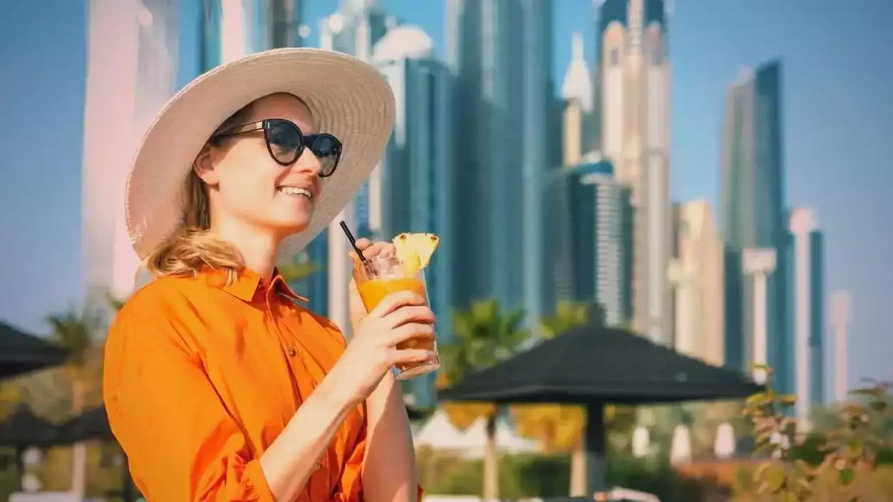 Dubaï : la règle sur l'alcool que tout voyageur devrait connaître avant de louer une voiture