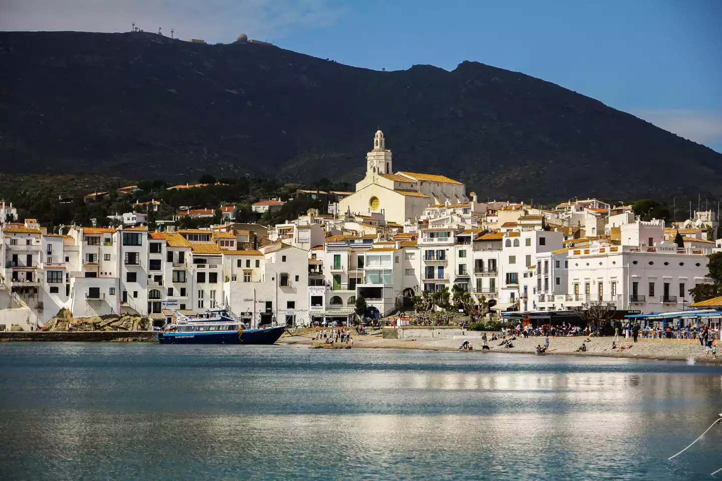 Cadaquès espagne port montagne