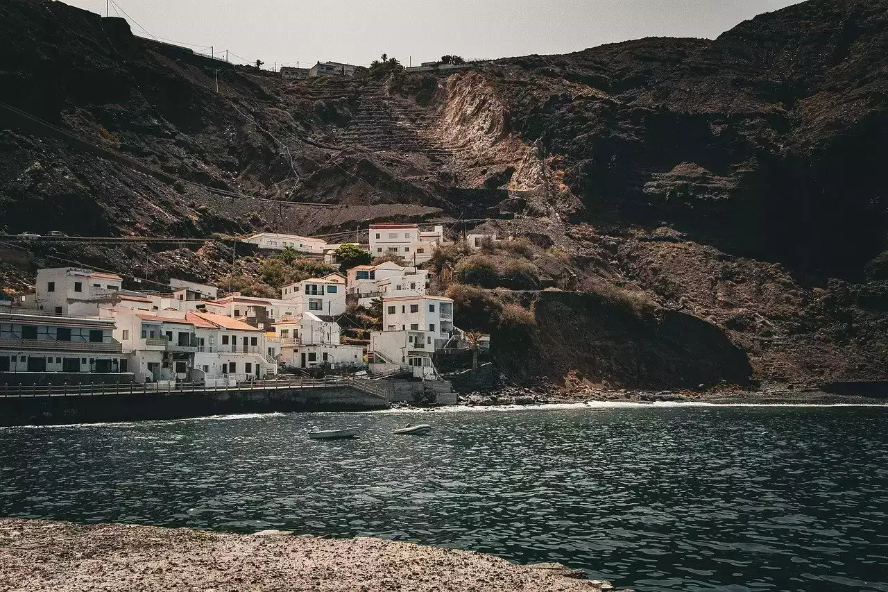 Canaries en Octobre : Bonne idée ou pas ? Voici notre avis