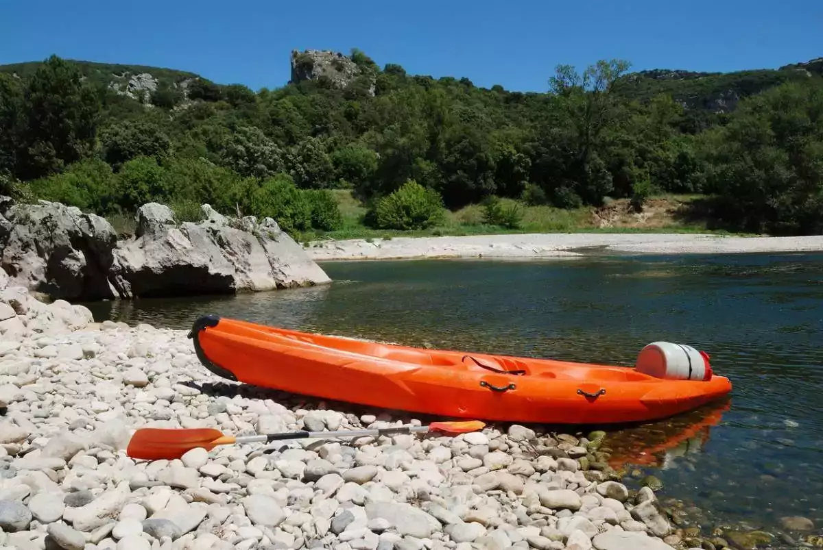 Location de canoë en Ardèche : quel parcours choisir selon votre niveau ?