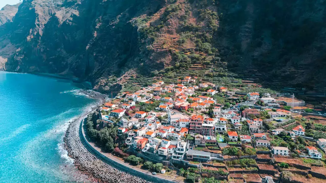 Madère ou Canaries Avril : Quelle Île Choisir ? Guide