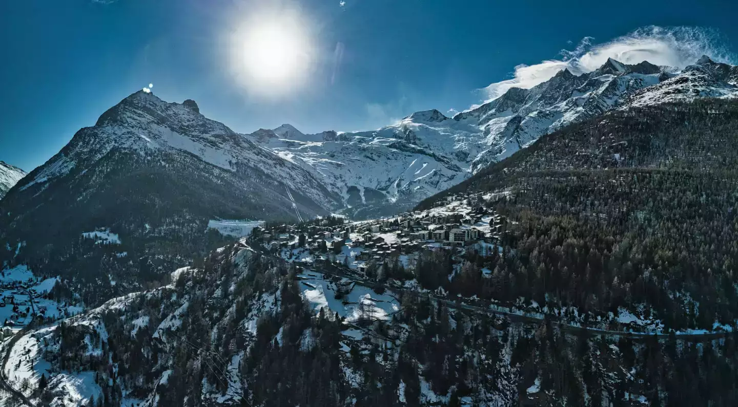 Quand partir à Saas-Fee : comment la saison influence le prix et la disponibilité des chalets de qualité