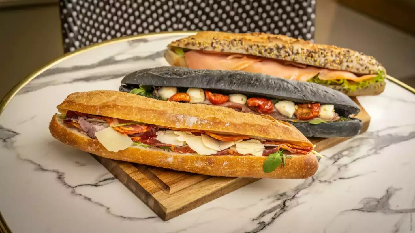 Voyage : 7 applications pour manger local et pas cher