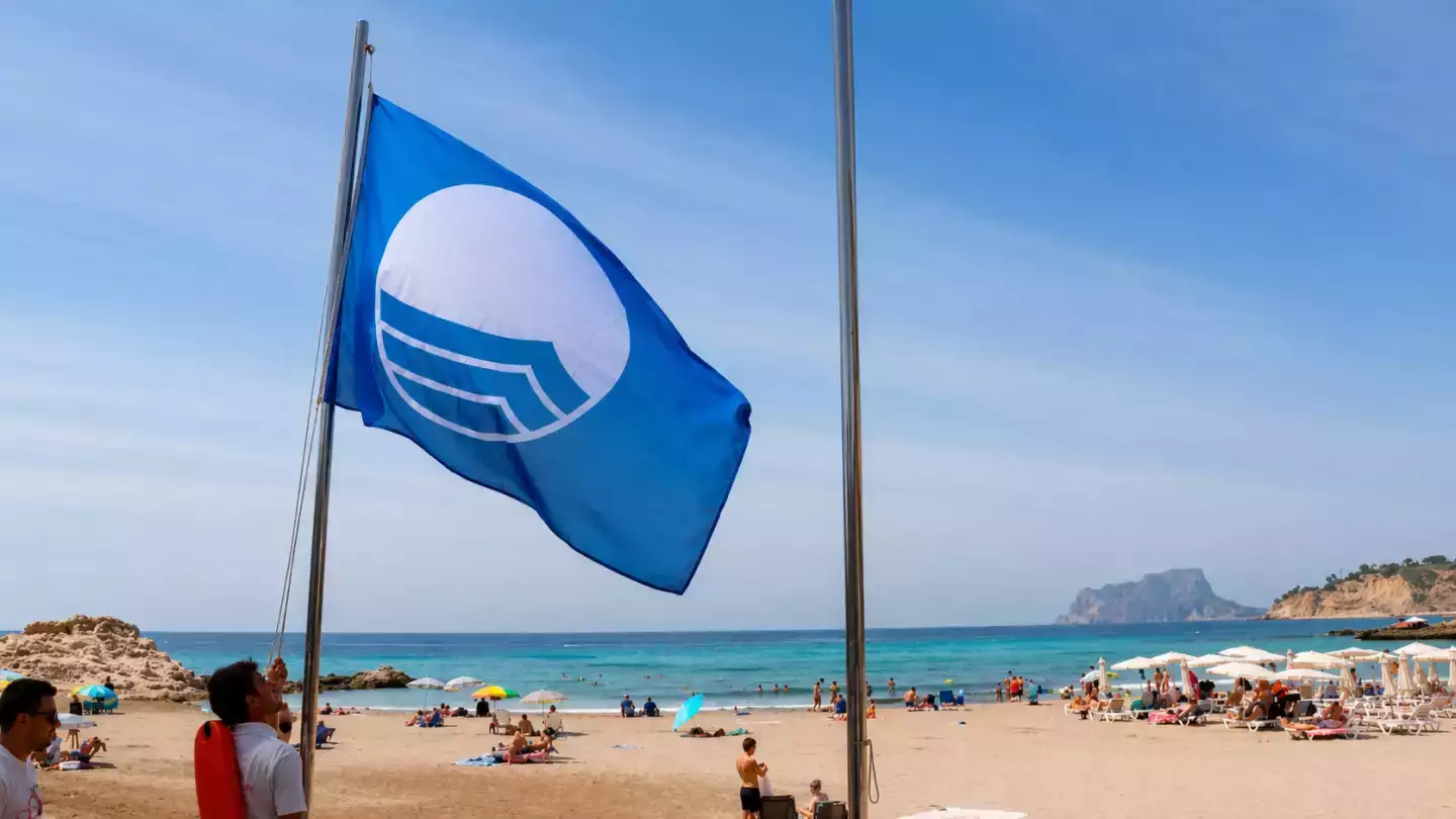 Plages : ce pays européen continue d'accumuler les Pavillons bleus