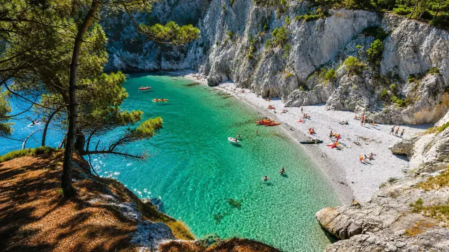 Pas besoin de prendre l'avion : cette plage bretonne offre un décor digne des Caraïbes