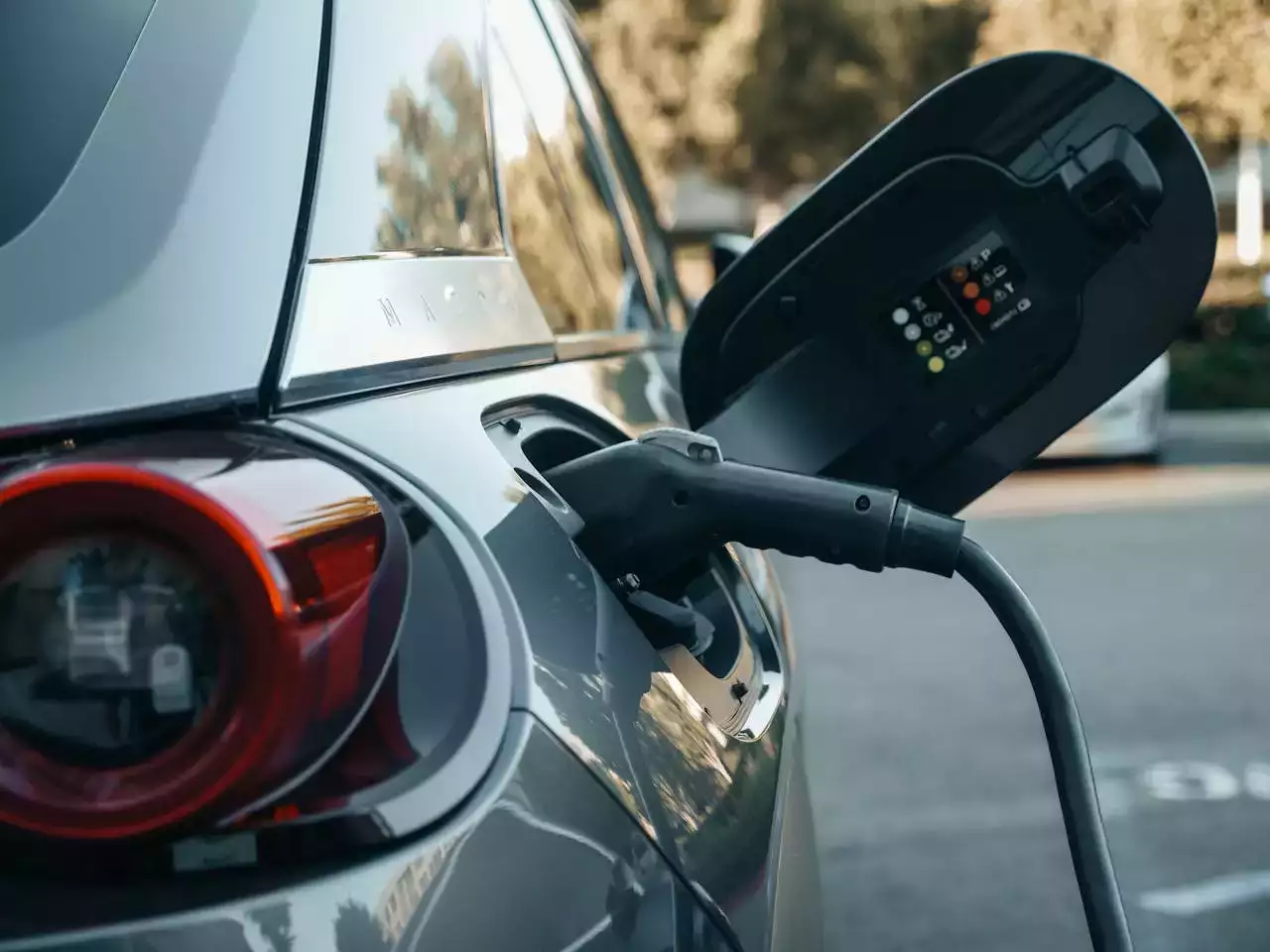 Bornes de recharge à Bordeaux : Où stationner et recharger ?