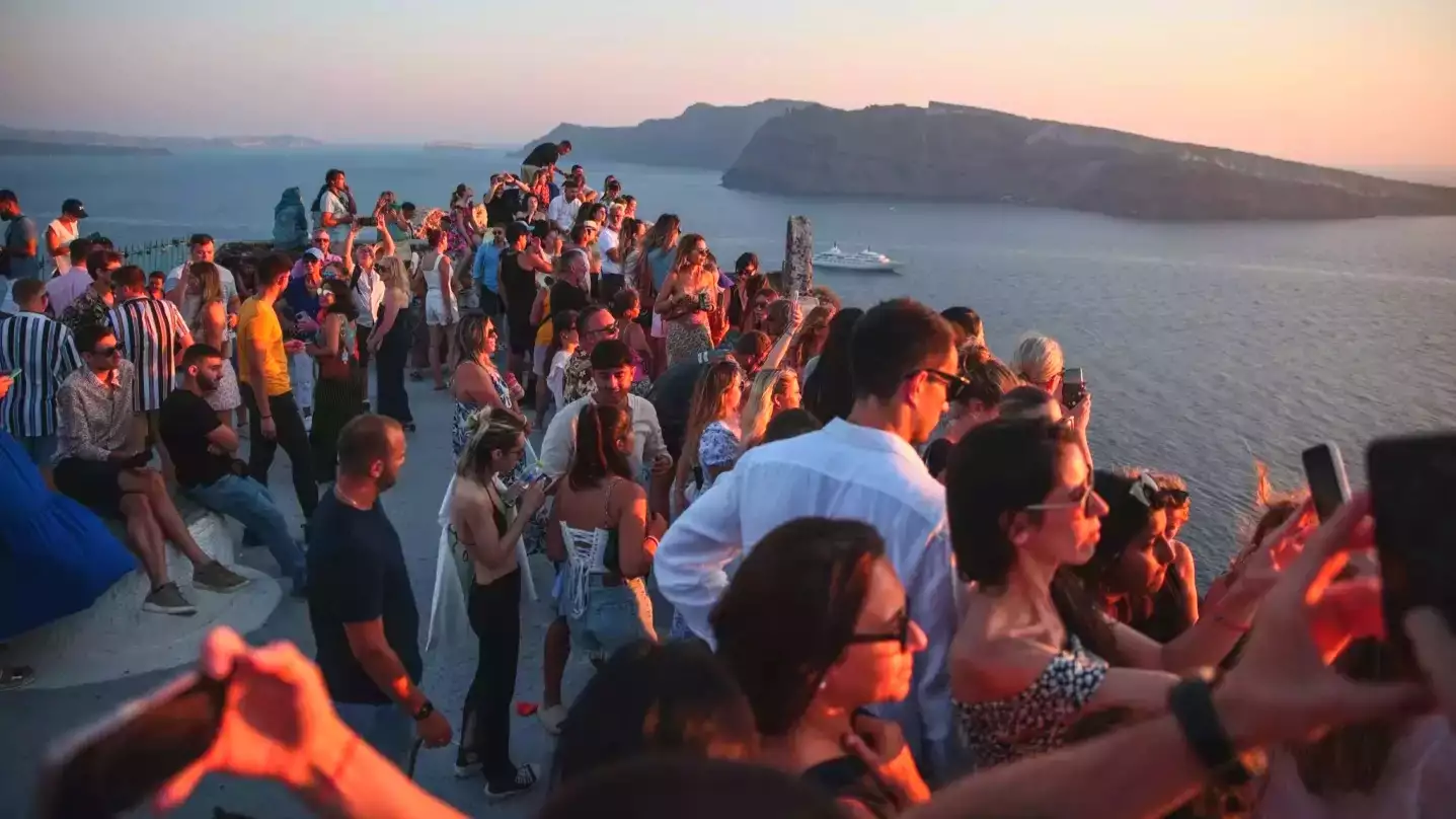 Bali, Santorin, New York : la vérité des voyageurs déçus