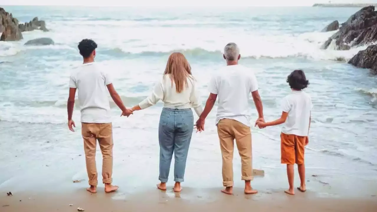 Vacances famille 2026 : 4 formules comparées, 8 erreurs à éviter et le calendrier de réservation idéal