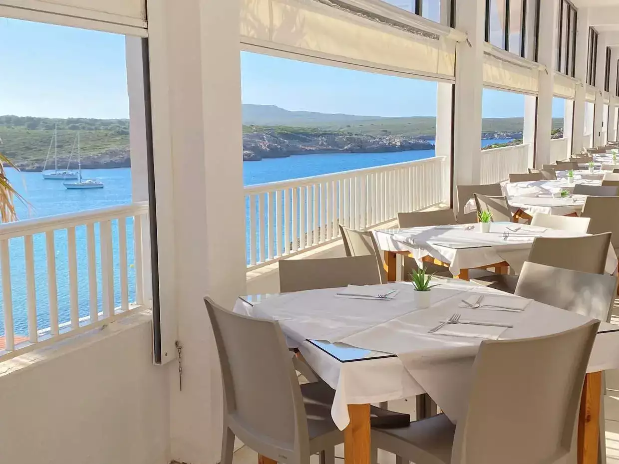 restaurant vue terrasse hotel beach club minorque baleares
