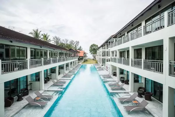 piscine hotel club experience khaolak emerald resort spa thaïlande