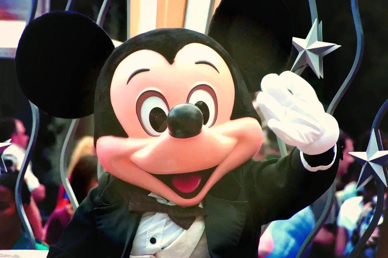 Où manger avec les personnages Disney à Disneyland Paris