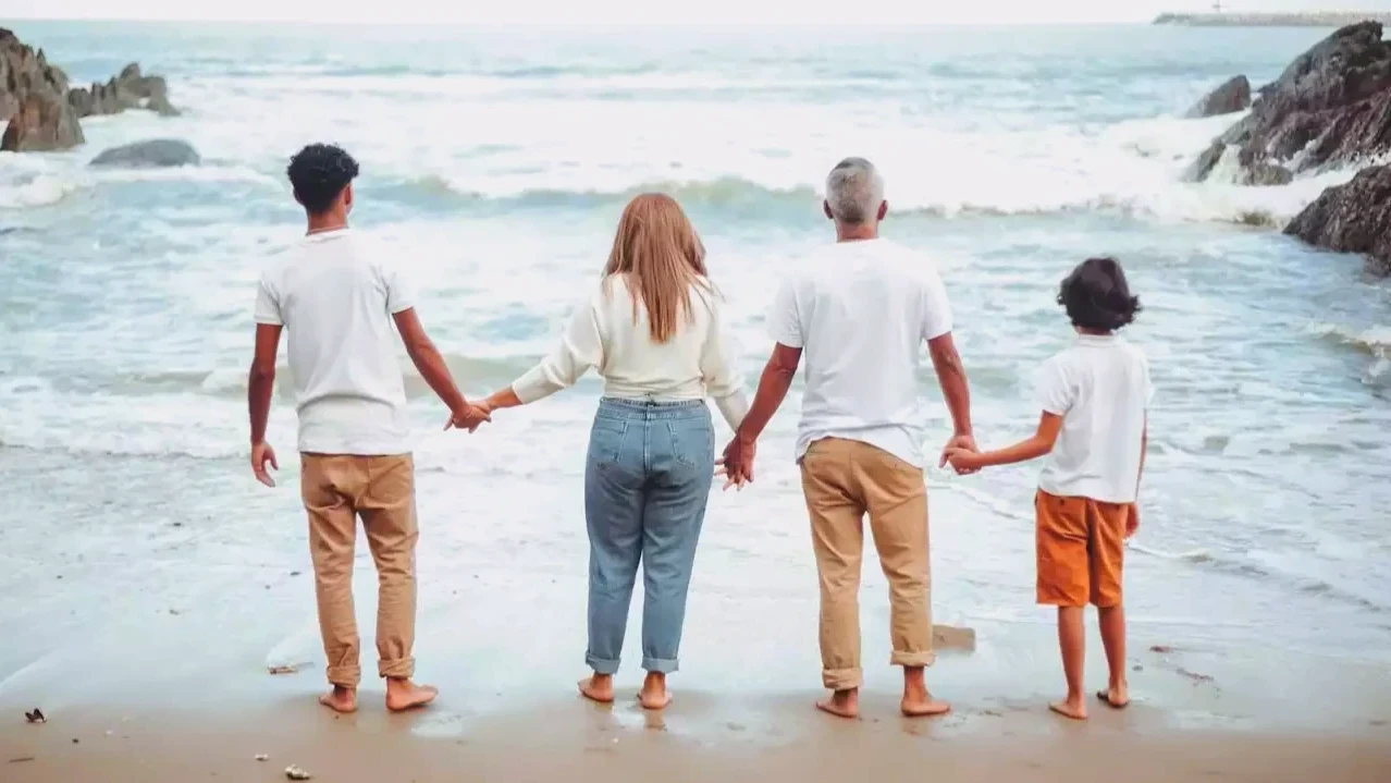 Vacances famille 2026 : 4 formules comparées, 8 erreurs à éviter et le calendrier de réservation idéal